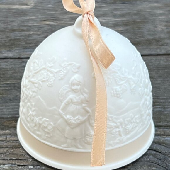 Lladro Collectors Society Porcelain Fall Bell #17615 Peach Trim Ribbon with Box - Picture 2 of 9